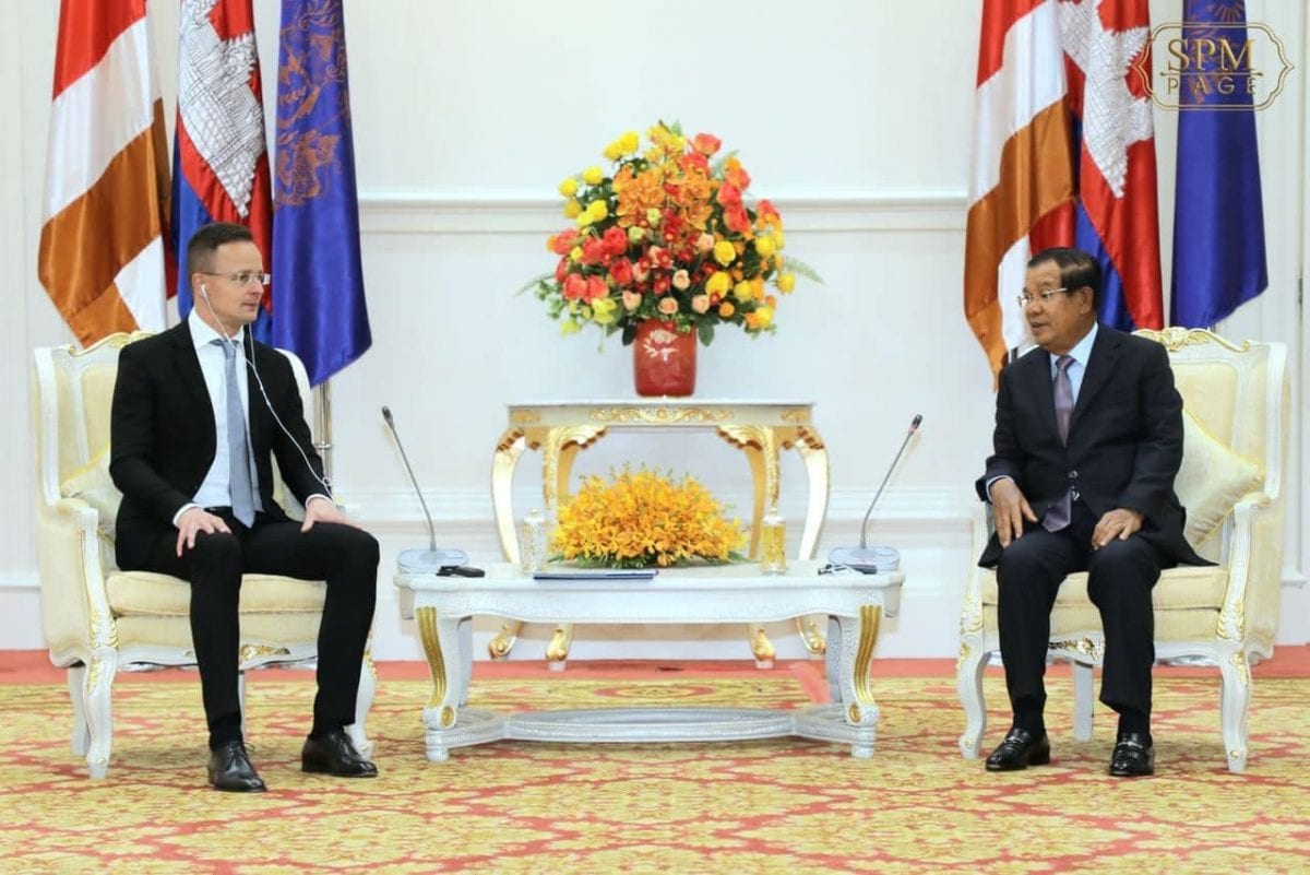 Hungarian Foreign Minister Peter Szijjarto meets with Prime Minister Hun Sen at the Peace Palace in Phnom Penh on November 3 in Prime Minister's Facebook.