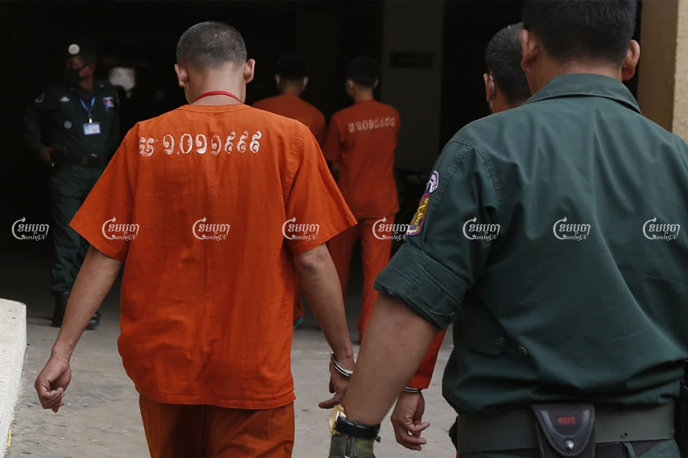 Rights groups asked the government on Wednesday to test all prisoners, who were at risk of contracting COVID-19 after the Prisons Department director tested positive for the disease. Panha Chhorpoan
