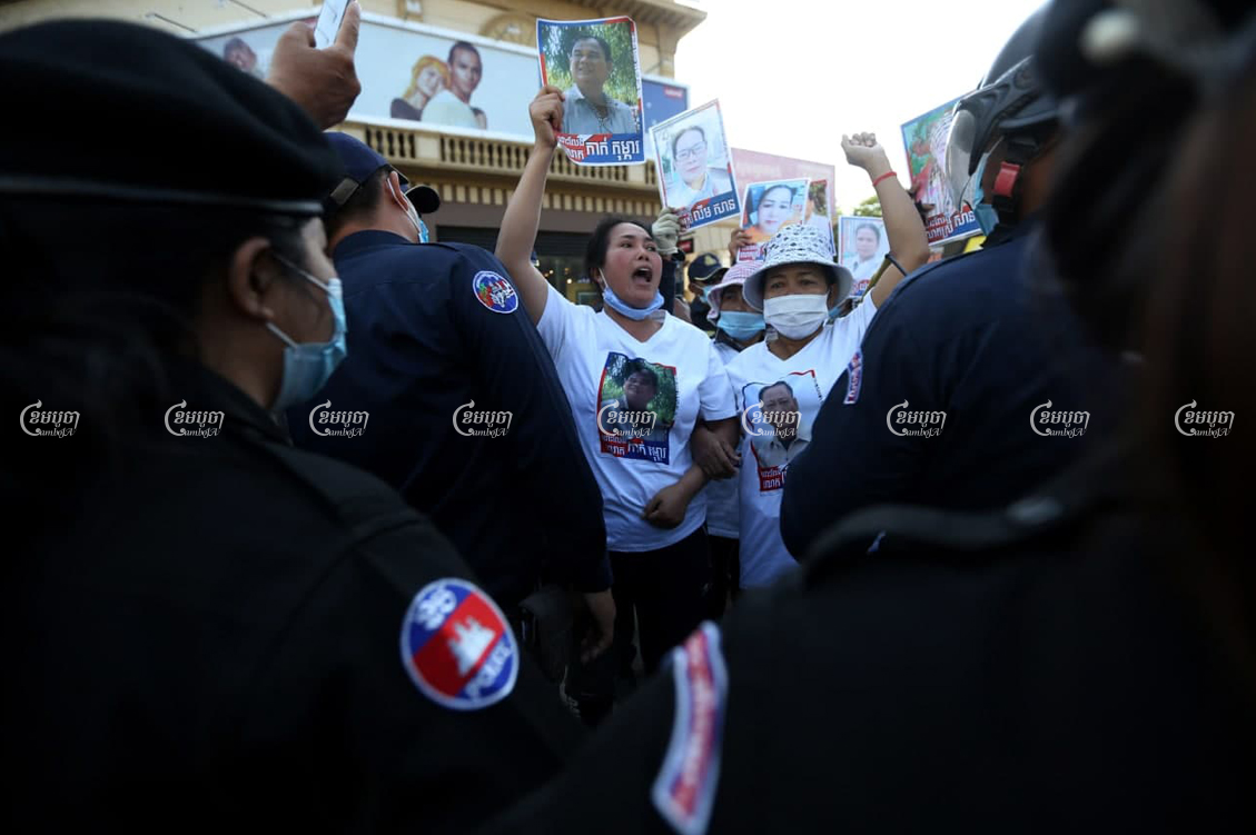 Relatives of former CNRP officials were prevented from getting close the Phnom Penh Municipal Court on Thursday where former CNRP members were being tried for incitement and plotting. CamboJA/Pring Samrang