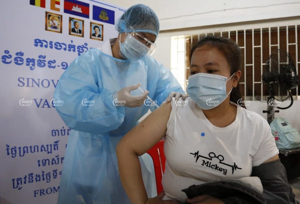 A garment worker is vaccinated against COVID-19 at a factory in Phnom Penh, on the first day of a campaign to vaccinate garment workers, April 7, 2021. CamboJA/ Panha Chhorpoan