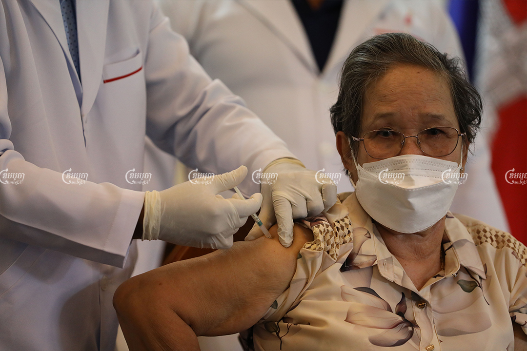 A woman receives a dose of the COVID-19 vaccine in Phnom Penh, April 1, 2021. CamboJA/ Pring Samrang