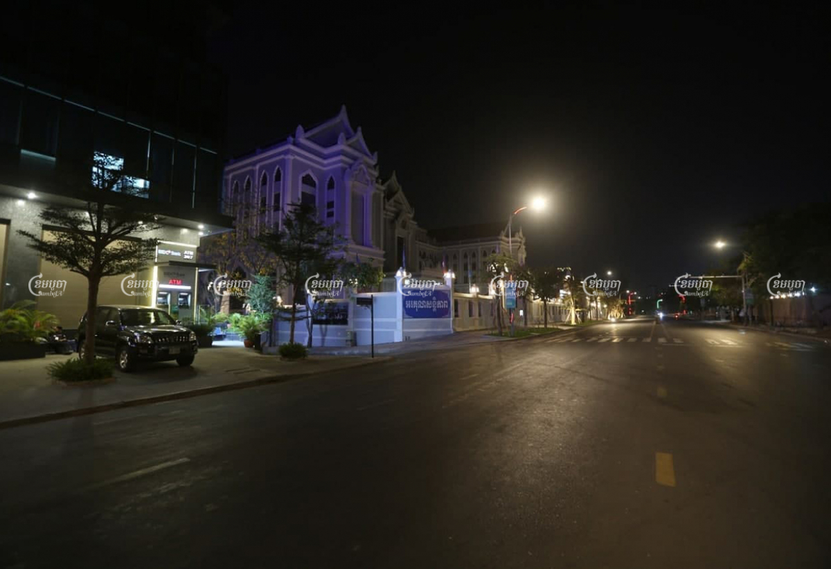 Phnom Penh streets were emptied by 8 p.m. Thursday after Phnom Penh authorities announced an overnight curfew intended to halt the growth of Cambodia's Covid-19 outbreak. The two-week curfew bans travelling in public places from 8 p.m. to 5 a.m. Photo taken April 1, 2021. CamboJA/ Pring Samrang