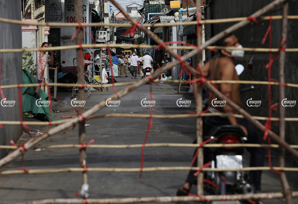 Authorities blocked a street leading to a red zone near Deumkor market in Tuol Kork district, May 6, 2021. CamboJA/ Pring Samrang