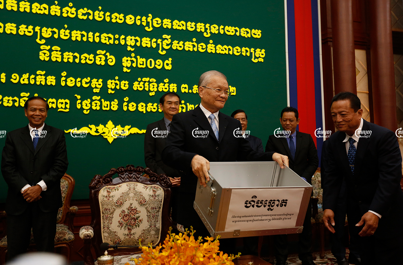 Sik Bun Hok, chairman NEC holds a lot drawing to determine the order of political party on ballot papers for the July 2018 election, in Phnom Penh, Picture taken on May 29, 2018. CamboJA/ Samrang Pring