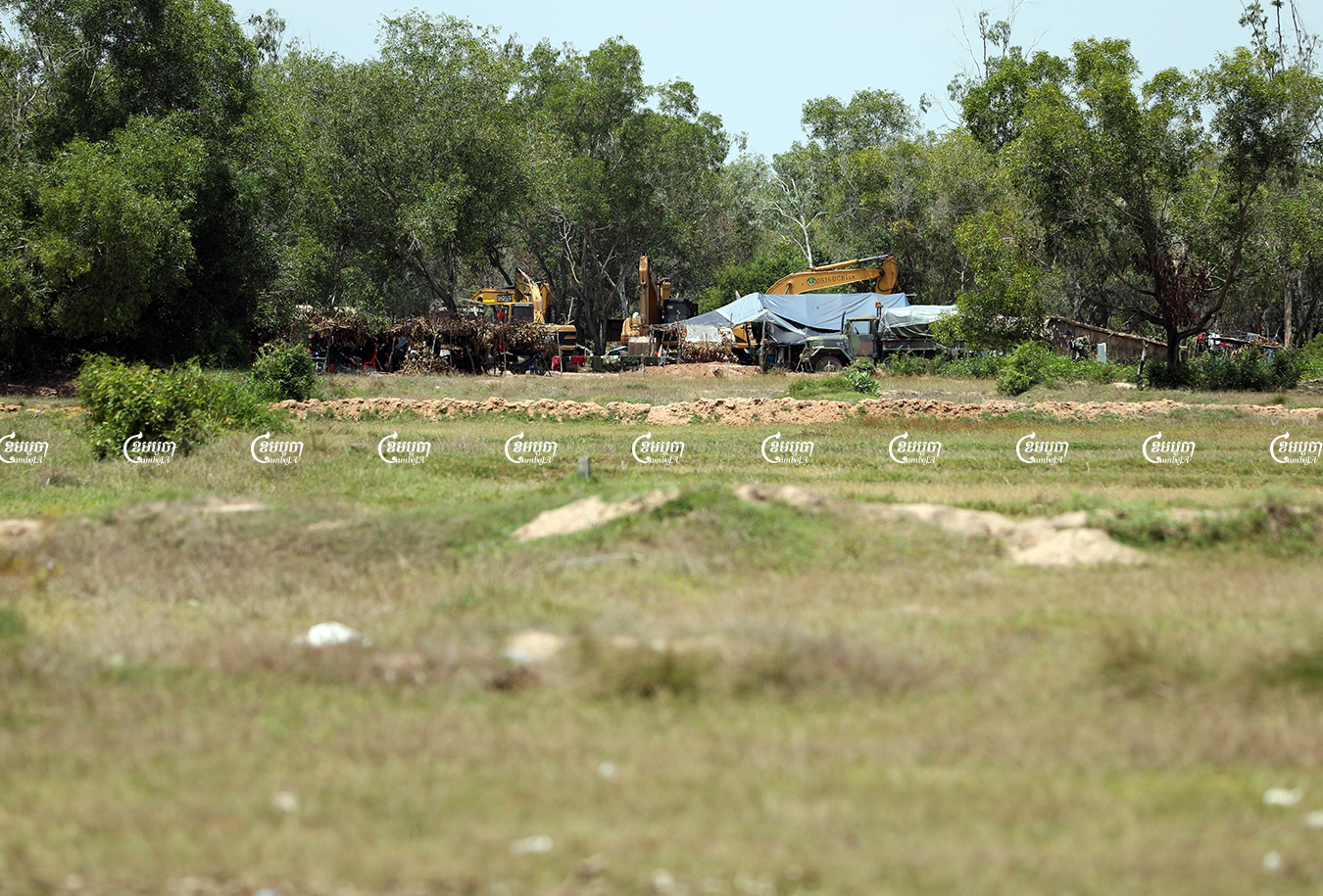 Soldiers set up a tent along with a number of excavators and bulldozers in a disputed land site in Kandal province's Ang Snuol district, June 4, 2021.CamboJA/ Pring Samrang