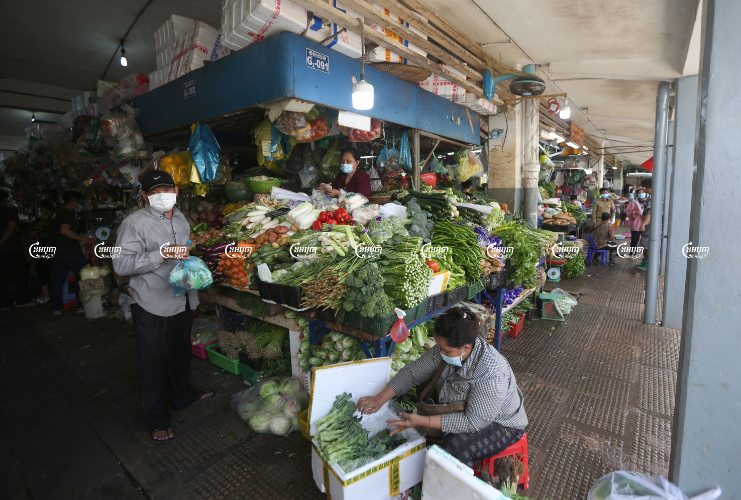 Vendors sell vegetables and other wares at Central Market after Phnom Penh City Hall allowed all public markets to reopen, June 15, 2021. CamboJA/ Pring Samrang