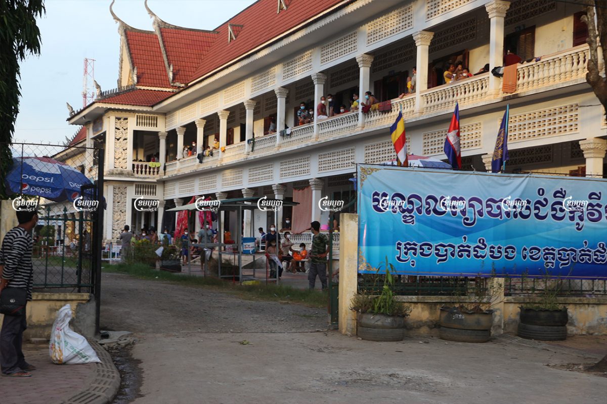 Both local villagers and migrant workers who have returned from Thailand being treated at a high school in Battambang city on July 27, 2021. CamboJA/ Panha Chhorpoan