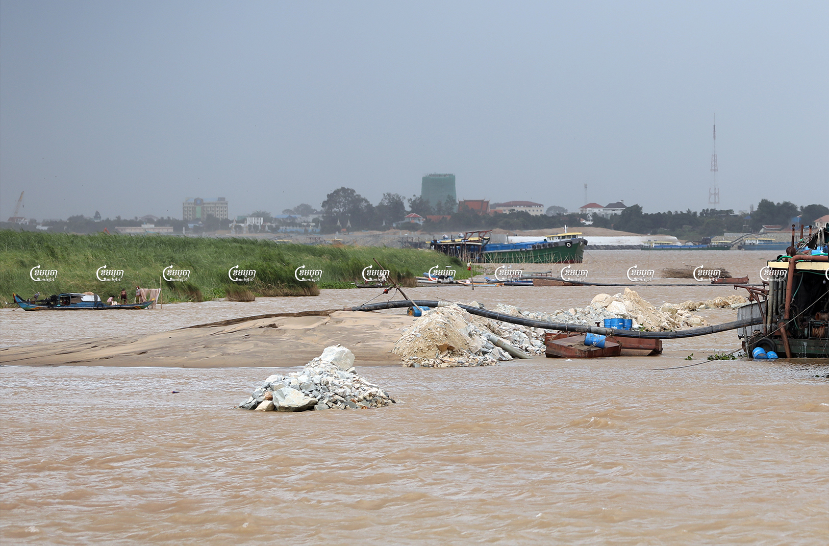 The Mekong riverbank being filled in with sand and stones by tycoon Khun Sear's company in Kandal province's Arey Ksat commune, July 7.CamboJA/ Pring Samrang