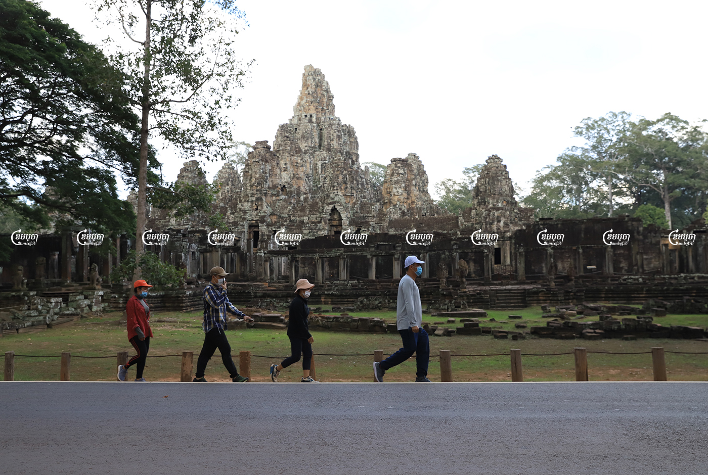 A small group of Cambodian tourists visit Bayon temple in Siem Reap province, August 19, 2021. CamboJA/ Panha Chhorpoan