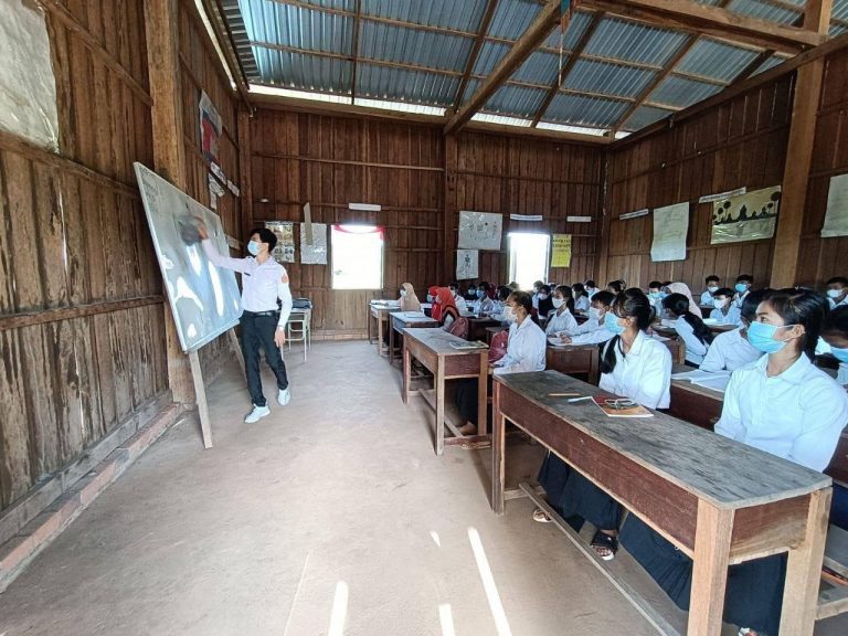 Kranhoung Senchey secondary school in Kratie province marked its reopening on September 6. Nor Sokneang