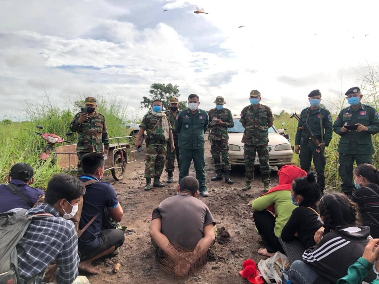 A border protection police battallion based in the Kamrieng district of Battambang province on October 16 arrested the organizer of a group of migrant workers who allegedly attempting illegal crossings into Thailand. Photo sourced from the battallion's Facebook page.