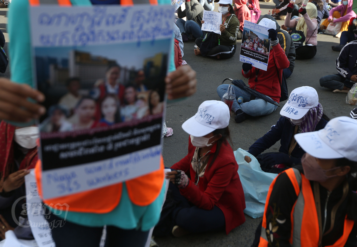 NagaWorld workers continued their strike on Thursday, demanding a resolution to their ongoing labor dispute and the release of their union leaders and members. CamboJA/ Pring Samrang
