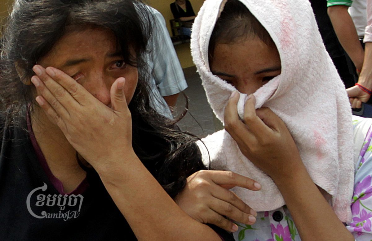 Maids who were abused by their employers in Malaysia arrive at Phnom Penh international airport after bring repatriated by the Cambodian embassy in Malaysia. February 2, 2012. CamboJA/Panha Chhorpoan