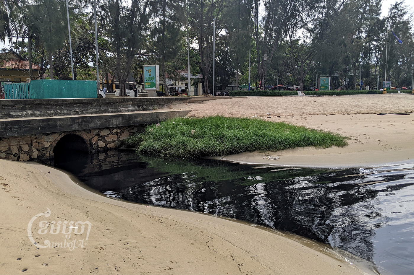Wastewater flows into Kampot city’s creek, February 25, 2022. CamboJA/Sovann Sreypich