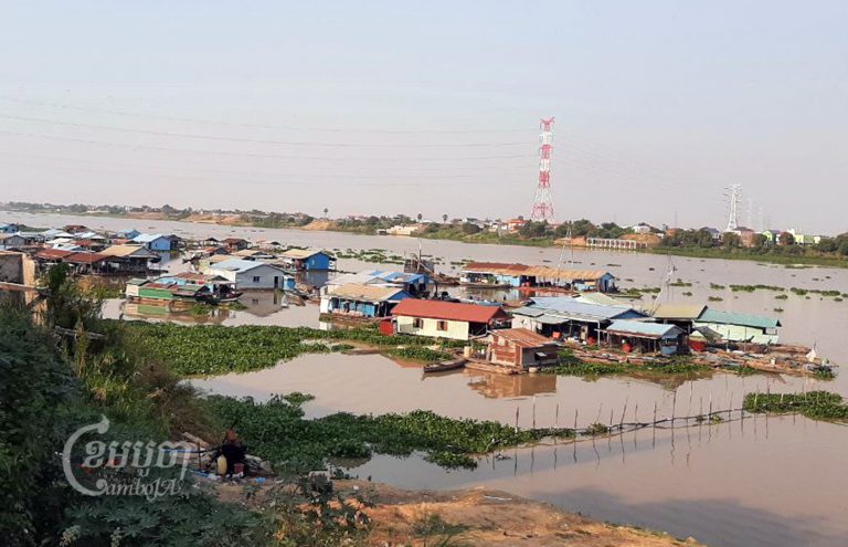 Floating homes of ethnic Vietnamese fish farmers who were evicted from Phnom Penh and relocated along the Tonle Sap between the border of Kandal province and Phnom Penh. Photo taken on March 14, 2022. CamboJA /Va Sopheanut