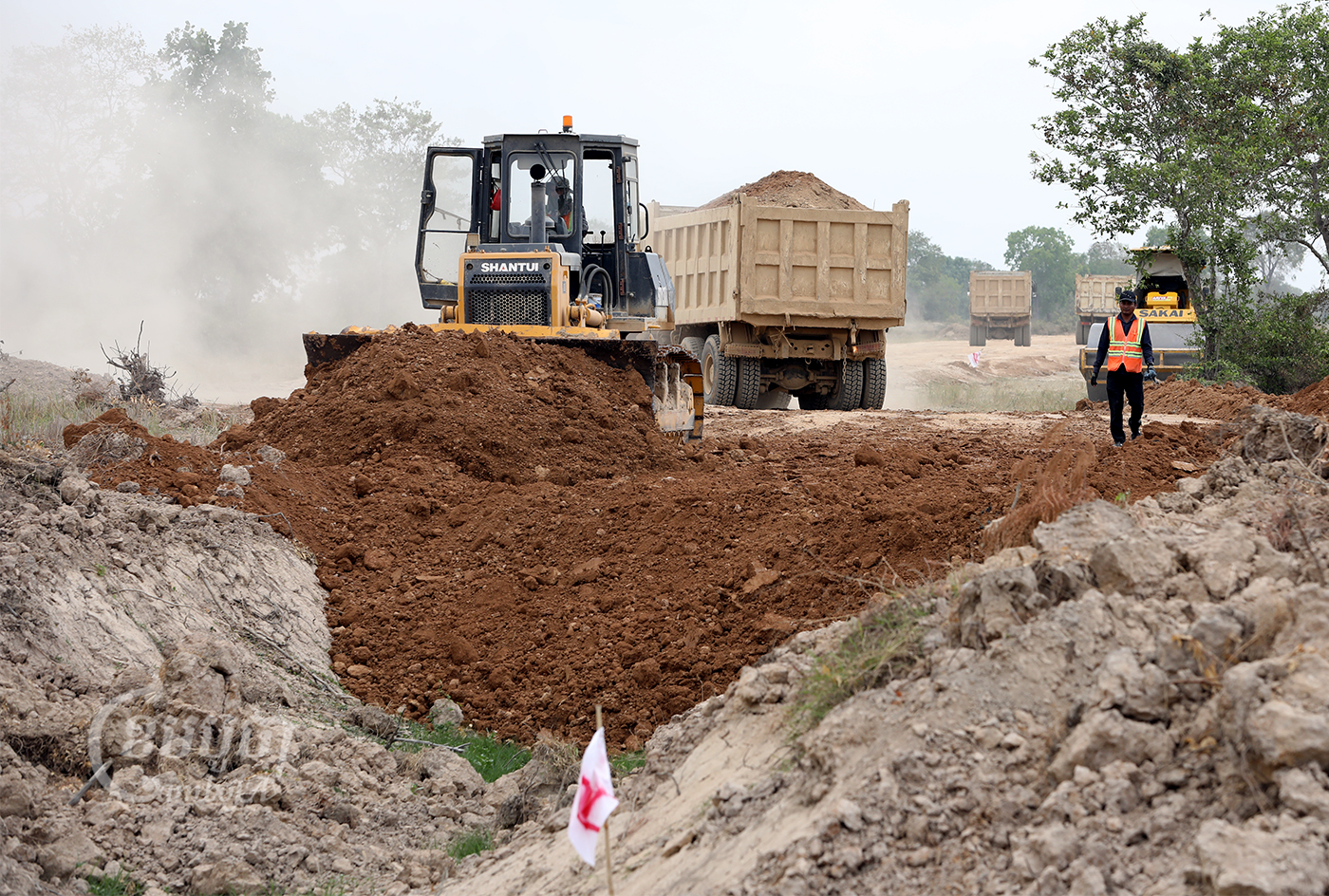 Workers at a relocation site in Kandal province for families who will have to move to make way for the new airport, March 14, 2022. CamboJA/ Pring Samrang