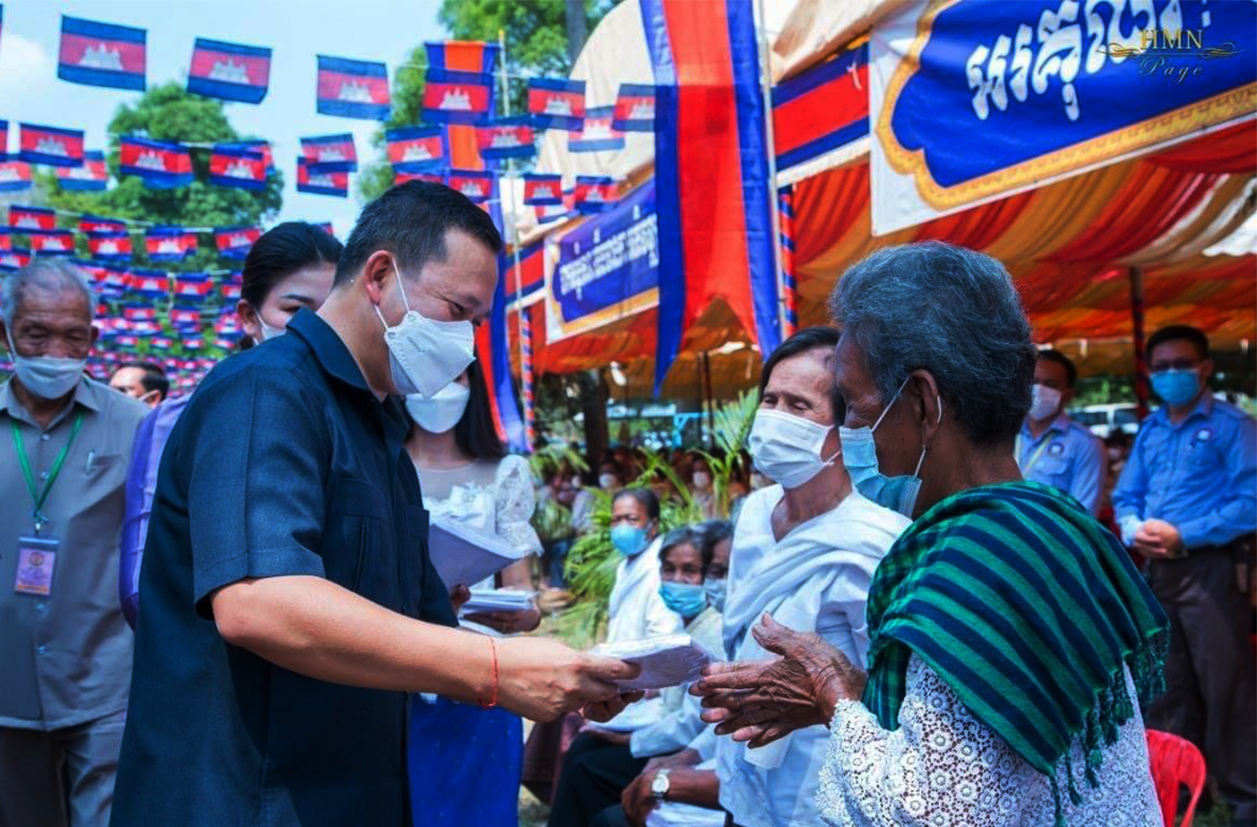 Hun Manet, Deputy Commander-in-Chief of the Royal Cambodian Armed Forces, offers gifts to people after attending a ceremony at a pagoda in Tbong Khmum province. Picture from Hun Manet's Facebook page