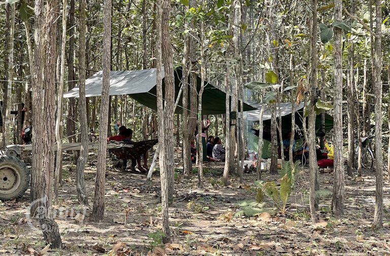 Villagers set up tents to guard disputed forest in Kampong Speu province’s Oral district. Photo taken on January 17, 2022. CamboJA/ Sorn Sarath