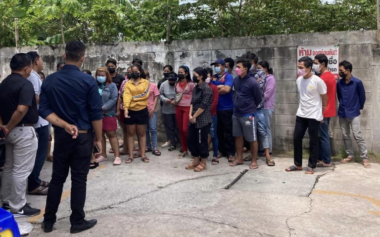 The representatives of CENTRAL and CFAT cooperated with the LPN foundation to help resolve the cases of 38 Cambodian workers who were cheated by migration brokers in Ban Kao area, Phan Thong district of Chon Buri province in Thailand, on May 29, 2022. Photo: CENTRAL