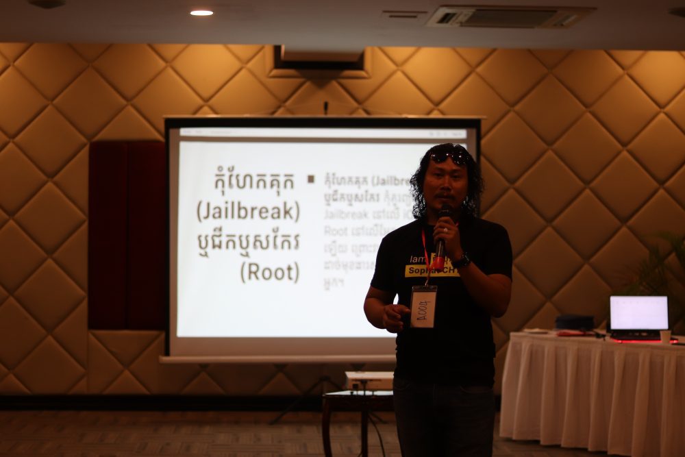 Chy Sophat gives a talk on digital security at the Cambodia ICT Camp in Siem Reap. Pictures: Open Development Cambodia(ODC)