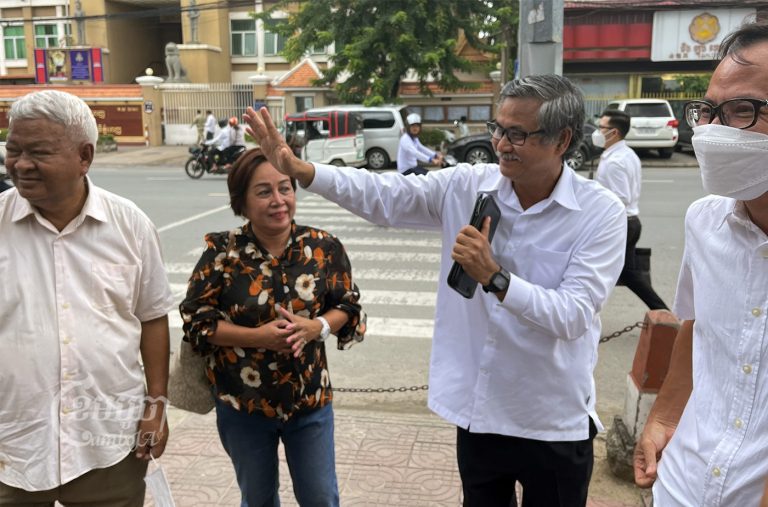 Yeng Virak, president of the Grassroots Democratic Party, appeared at the Phnom Penh courthouse July 15, 2022, in support of Son Chhay, who is fighting defamation lawsuit. CamboJA/ Sorn Sarath