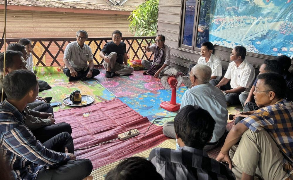 Son Chhay, vice president of the Candlelight Party (center), Yeng Virak, president of the Grassroots Democratic Party (left), and Yang Saing Koma, chairman of the GDP (right), meet with members in Kampong Thom province. Picture from GDP Facebook page.
