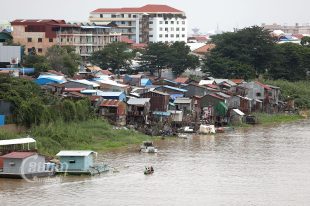 By late September, the majority of families in Russei Keo district’s Phsar Toch village agreed to relocate to the outskirts of Phnom Penh, following months of pressure from authorities seeking to develop the village’s prime waterfront real estate, seen here on July 20, 2022. (CamboJA/ Pring Samrang)