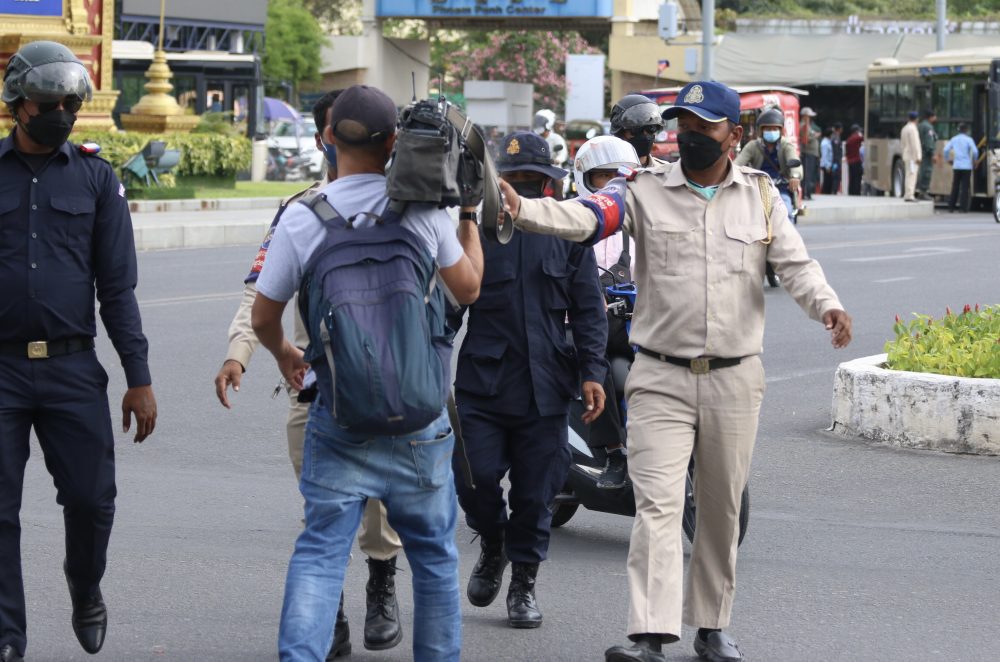 Phnom Penh security guards prevent a cameraman from filming a NagaWorld protest on February 24, 2022. Supplied.