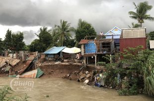 A view of houses in Prek Thei village that collapsed into the creek in Kandal Province’s Takhmao city, August 4, 2022. CamboJA/ Seoung Nimol