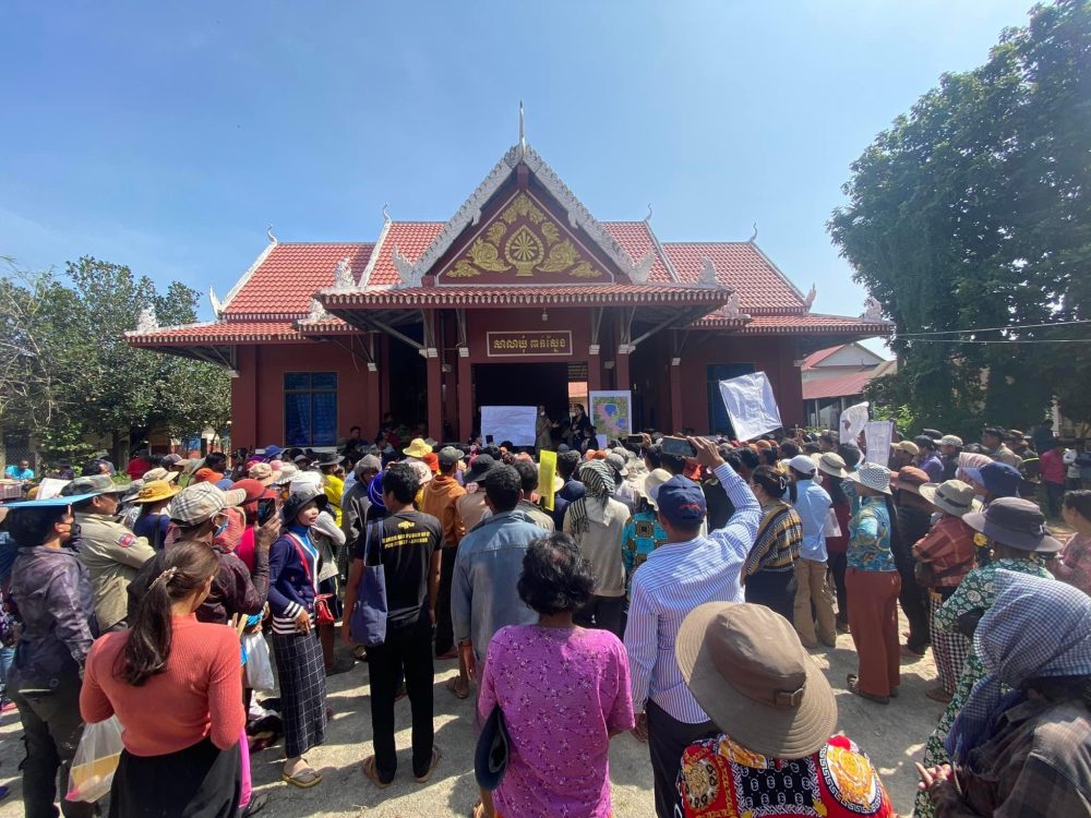 Villagers protest outside Peak Sneng commune hall in Siem Reap province on October 20, 2022. AhMon Sara/Facebook