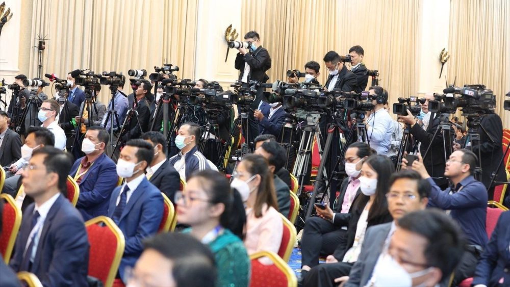 Journalists cover a post-Asean summit press conference given by Prime Minister Hun Sen in Phnom Penh on November 13, 2022, in a photograph posted to the prime minister's Facebook page. VOD and VOA journalists were not permitted entry.