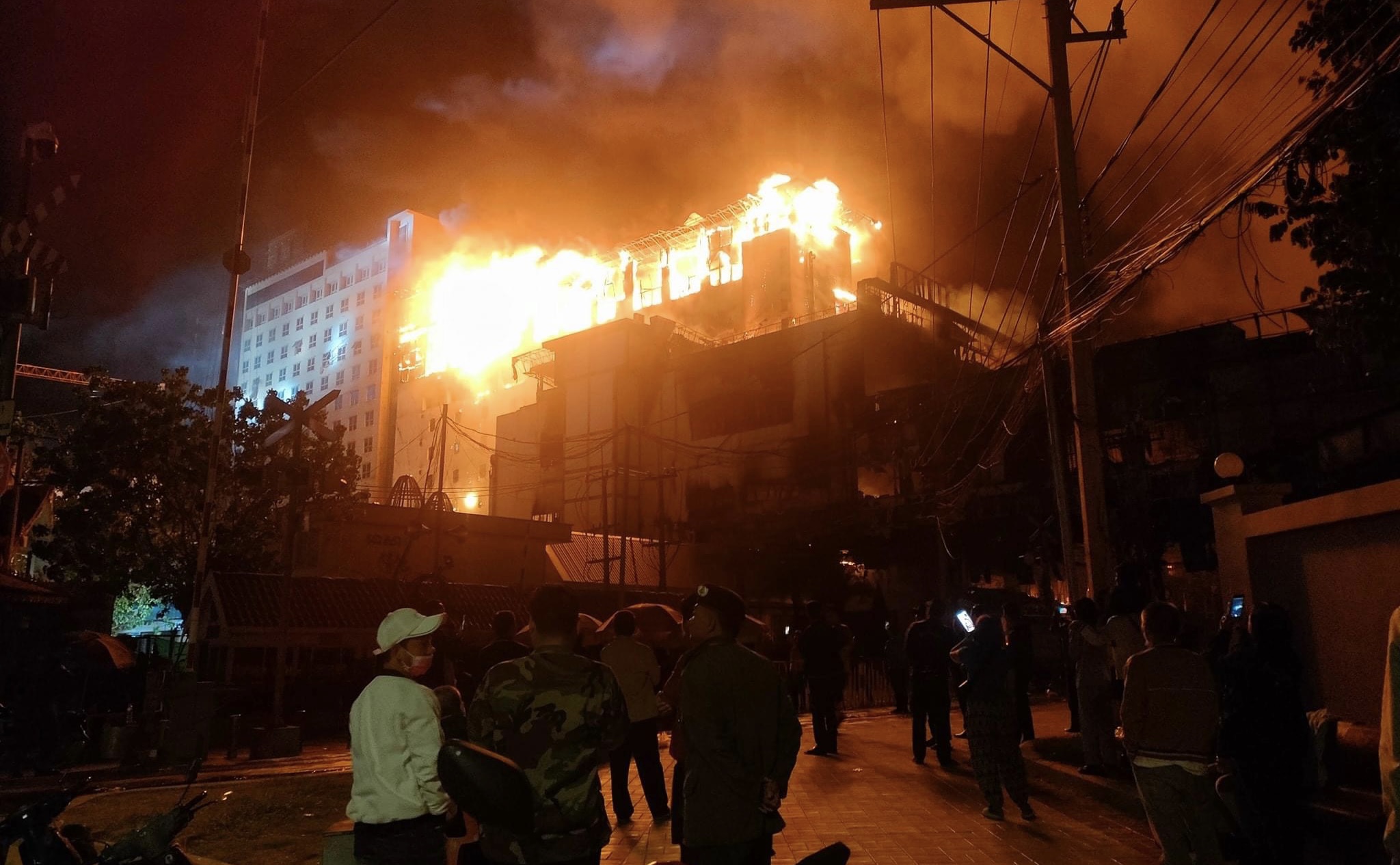 A fire at Grand Diamond City Hotel and Casino in Poipet started around 11pm on December 28. (Banteay Menachey provincial police Facebook page)