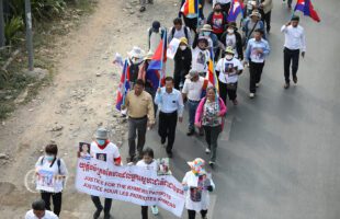 CITA members, activists and Friday Women began their expected 210 kilometer march from Phnom Penh to Pursat, calling for the release of politicians and other activists from the prison, on February 1, 2023. (CamboJA/ Pring Samrang)