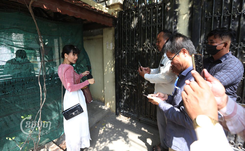 Kem Sokha's lawyer Meng Sopheary arrives at Sokha’s home in Phnom Penh for a meeting on March 28, 2023. (CamboJA/Pring Samrang)