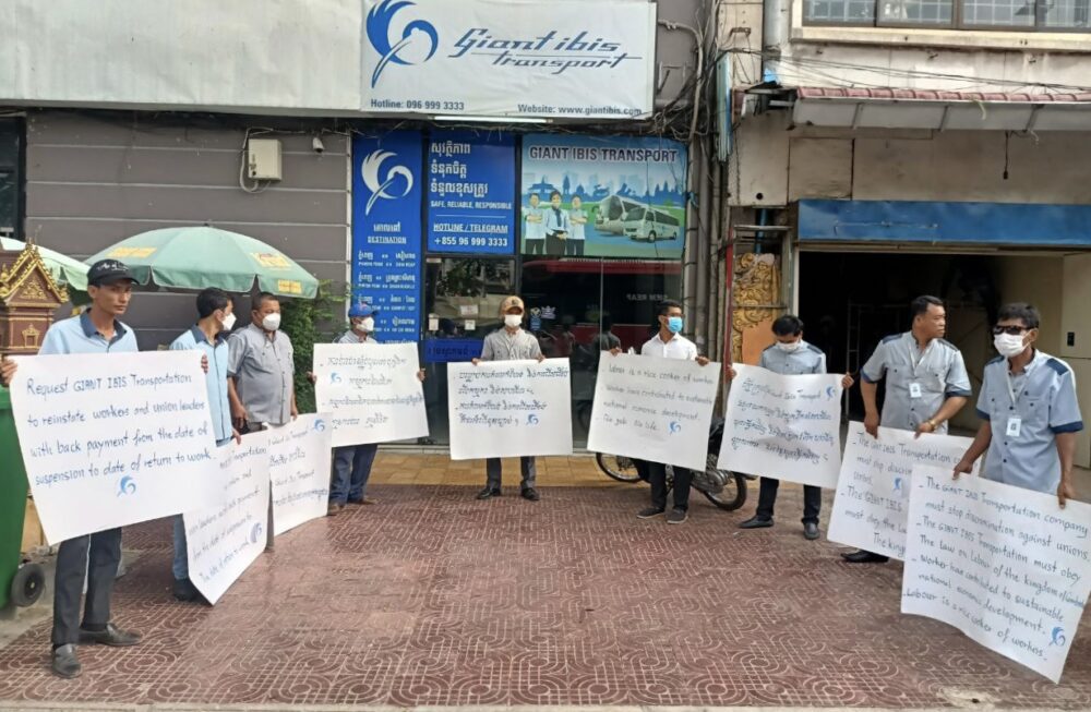 Giant Ibis drivers protest in front of the company in Phnom Penh on April 23, seeking compensation. (Supplied)