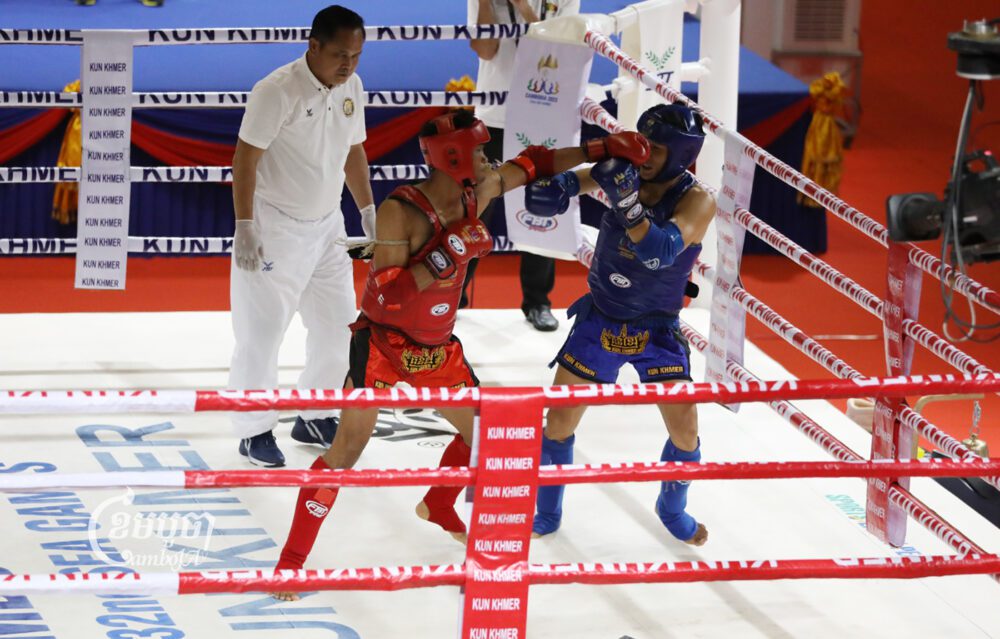 Cambodian boxer Khun Bora (red) spars with Vietnamese fighter Cao Minh Phat Truong in the SEA Games’ Kun Khmer semi-finals on May 9, 2023. (CamboJA/Pring Samrang)