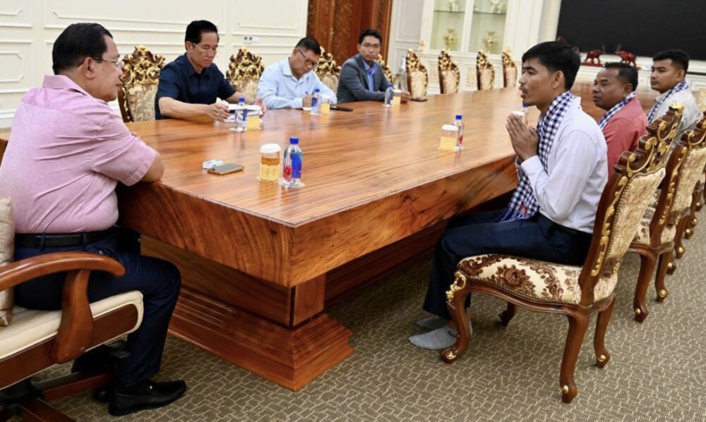 Prime Minister Hun Sen meets with CCFC president Theng Savoeun and two other colleagues at his house, on June 17, 2023. (Hun Sen’s Telegram)