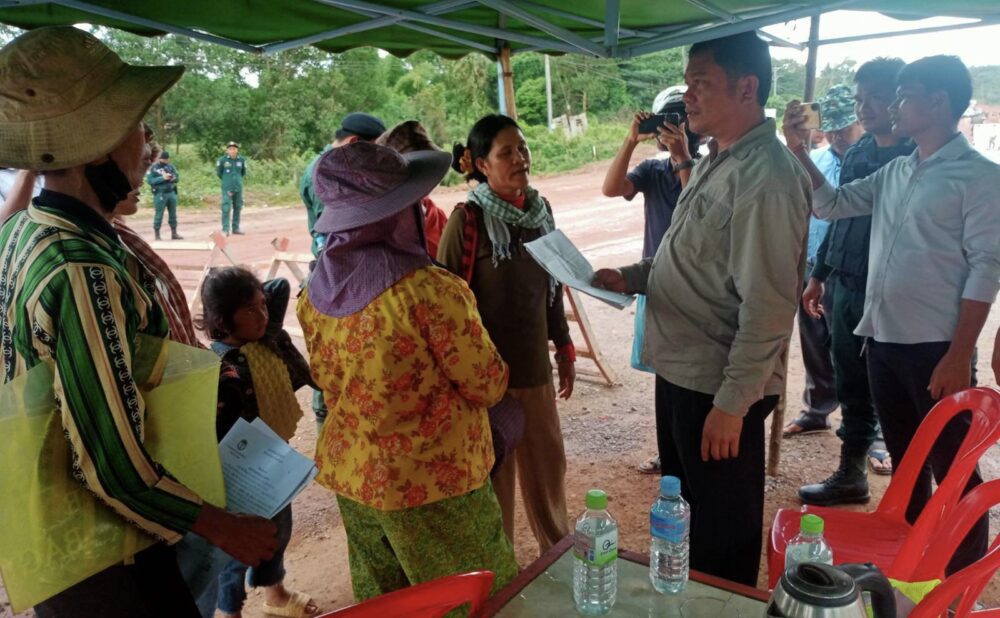 Koh Kong provincial authorities stopped villagers when they attempted to come to Phnom Penh to submit a petition to the Ministry of Justice on June 29, 2023. (Supplied)