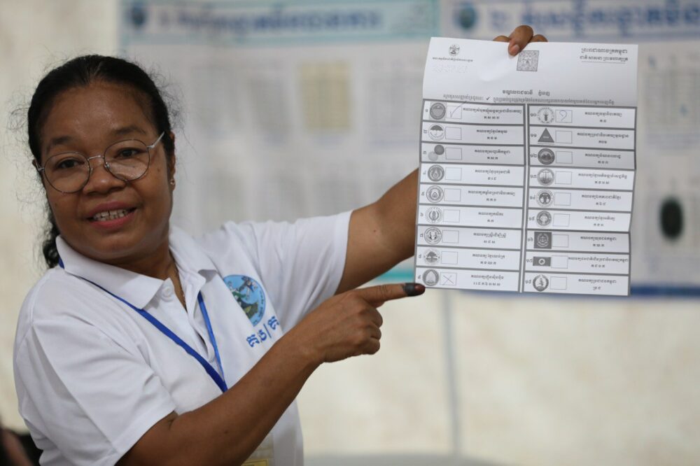 An election worker shows a spoiled ballot during counting at a polling station in Phnom Penh, July 23, 2023. (CamboJA/Pring Samrang)