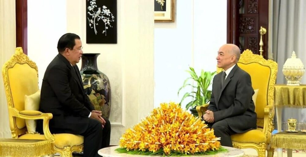 Prime Minister Hun Sen meets with King Norodom Sihamoni on July 26 to discuss the transition of power to Hun Manet. (Fresh News)