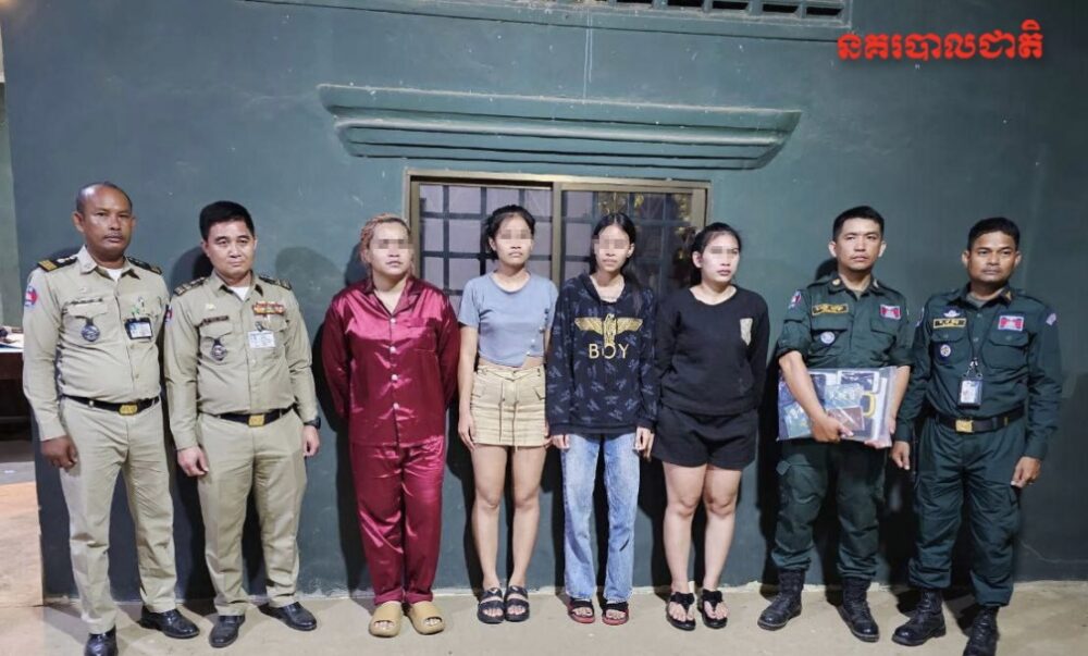 Cambodian police arrested four Thai nationals in Poipet City allegedly linked to a cyber scam operation and triple murder case. Photo posted on the National Police website on September 11, 2023.