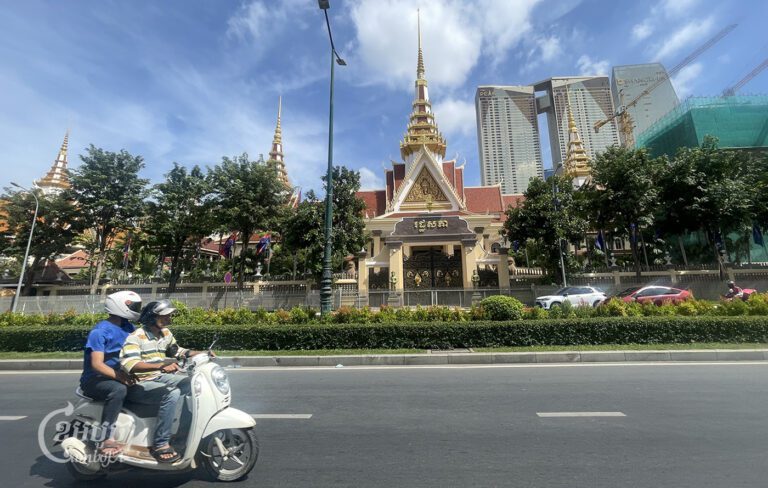 Motorists drive past the National Assembly in Phnom Penh on November 22, 2023. (CamboJA/Pring Samrang)