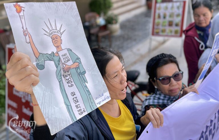 Supporters of Seng Theary protest outside the Court of Appeal calling for her release from prison, December 13, 2023. (CamboJA/Pring Samrang)