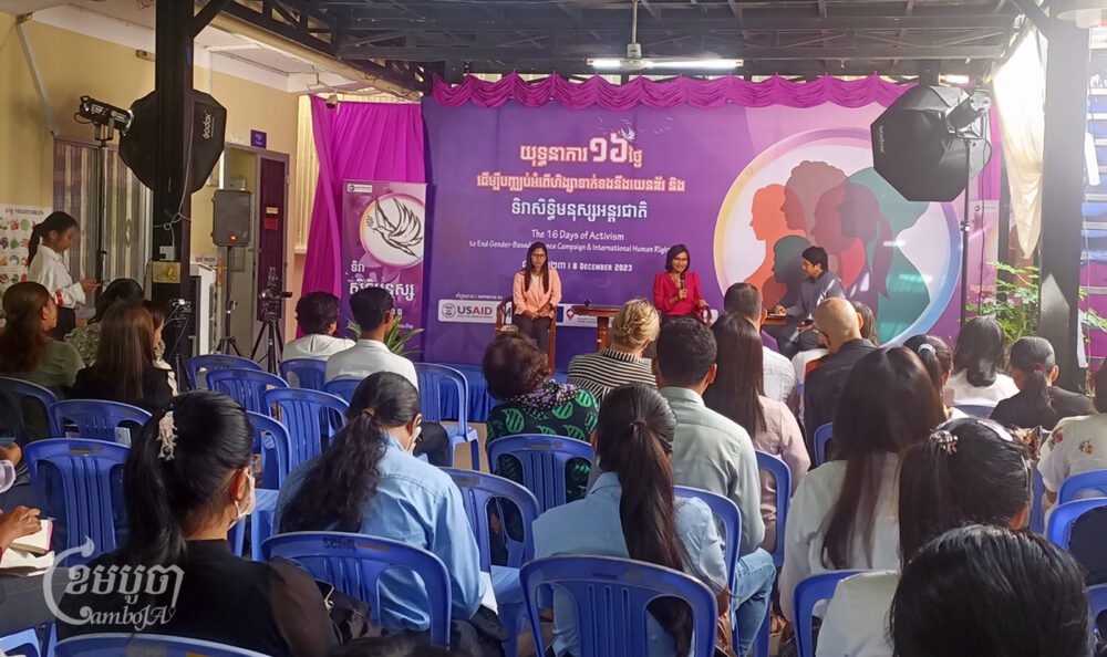 Mental health counselors shared their experiences and tips for seeking treatment at a CCHR event on December 08, 2023. (CamboJA/Phon Sothyroth)