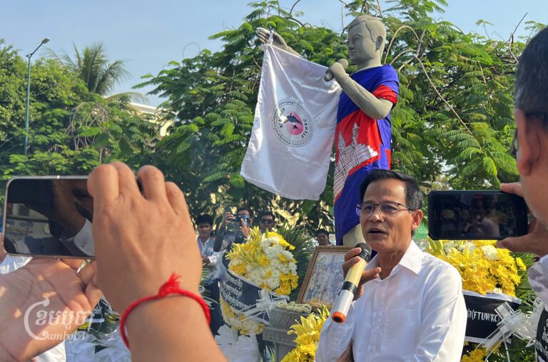 Chea Mony, younger brother of union leader Chea Vichea, speaks during the latter’s 20th death anniversary in Phnom Penh on January 22, 2024. (CamboJA/ Sovann Sreypich)