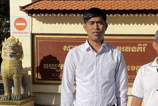 Theng Savoeun, president of the Coalition of Cambodian Farmer Community stands in front of the Ratanakiri Provincial Court before attending his hearing on January 8, 2024. (Photo supplied)