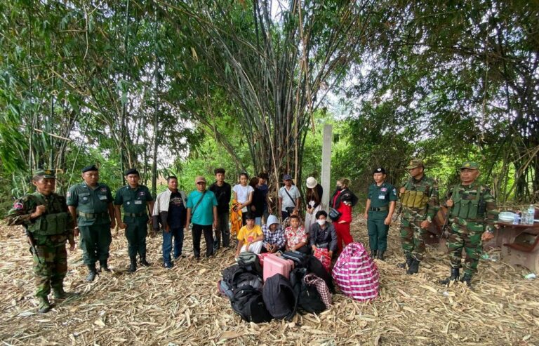 People who attempted to cross the border illegally into Thailand in Malai district were intercepted by the police on April 18, 2024. (Photo: Banteay Meanchey Provincial Police Headquarter)