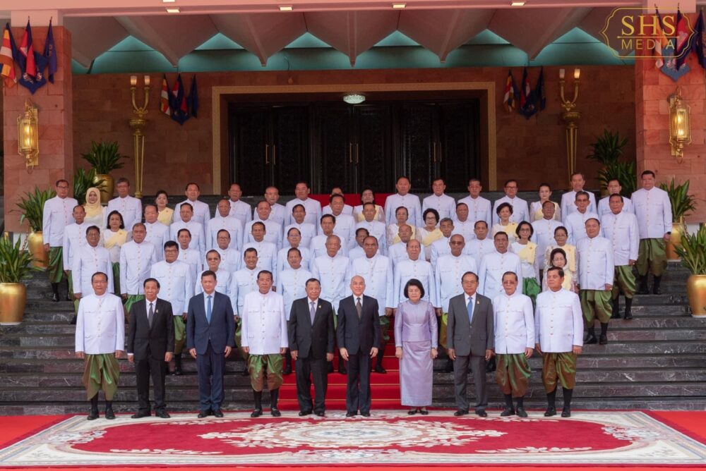 King Norodom Sihamoni and incoming senators pose in front of the Senate House during the first session on March 03, 2024. (SHS Media)