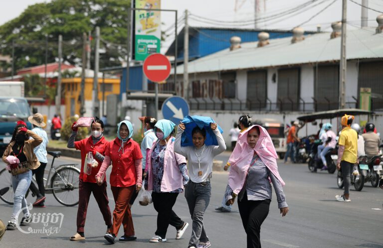 Garment workers leave a factory during lunch break in scorching weather, in Phnom Penh on April 10, 2024. (CamboJA/Pring Samrang)