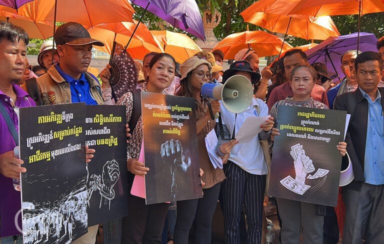 Union leaders and garment workers submit a petition to the Labor Ministry on International Labor Day on May 1, 2024. (CamboJA/Ly Rosslan)